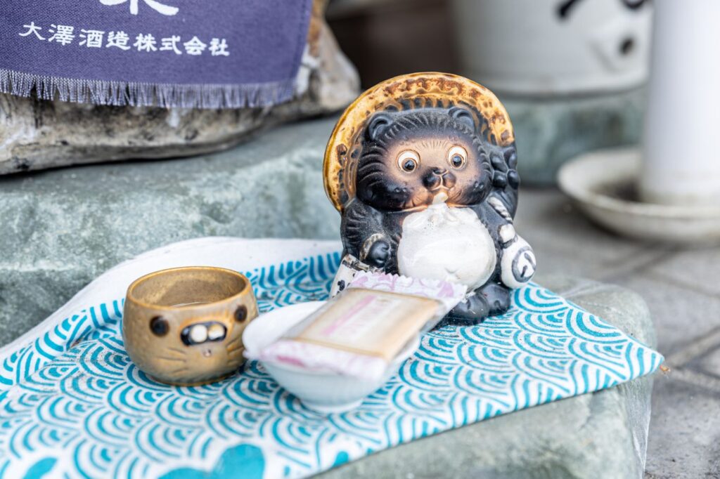 店先のたぬきの置物